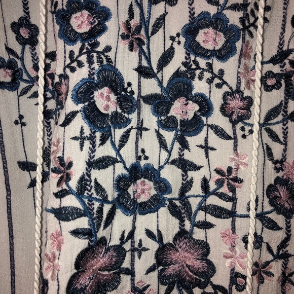 Bohemian Embroidered Floral Top - Picture 4 of 4